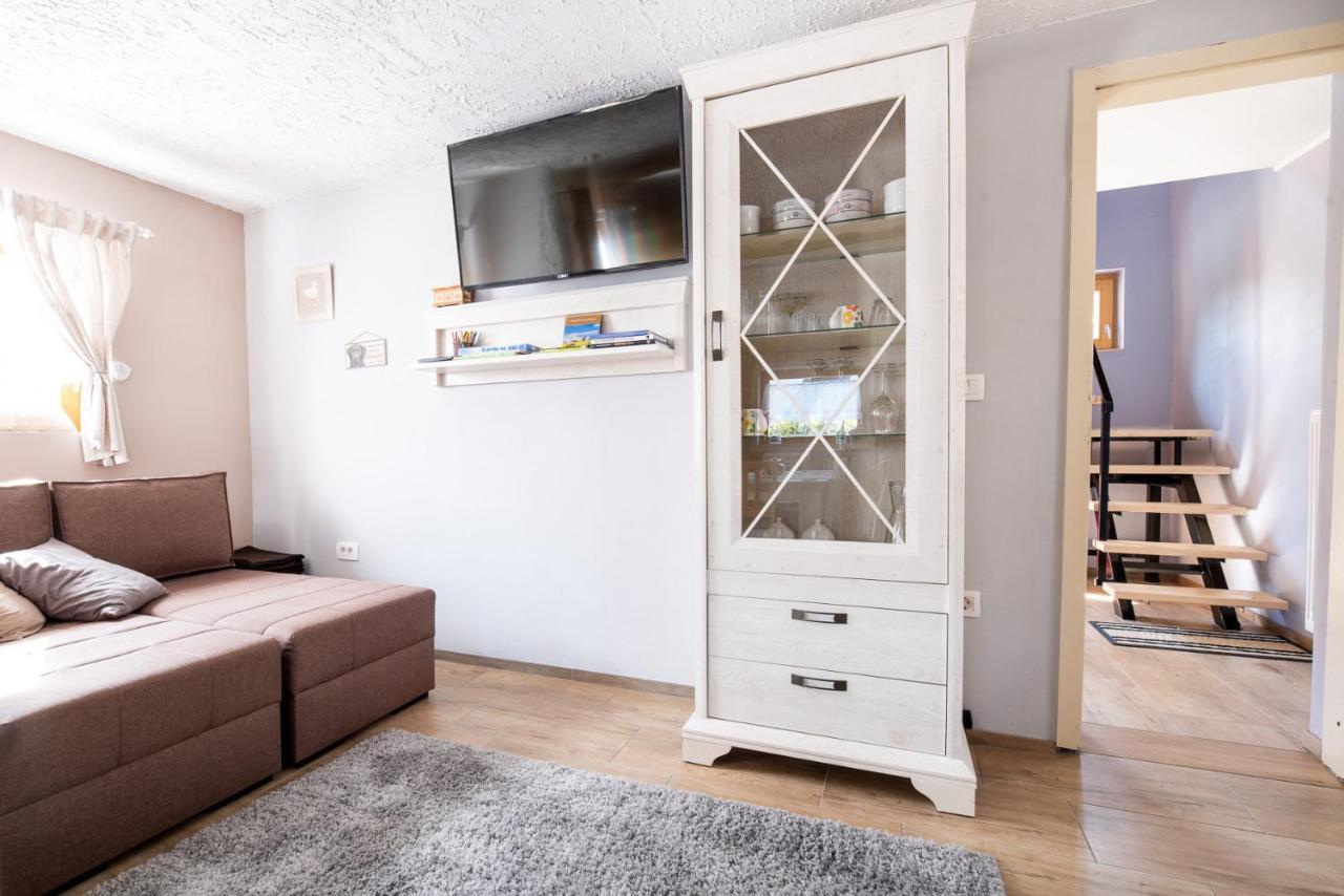 Guest House Pr' Cut Zirovnica Exterior photo